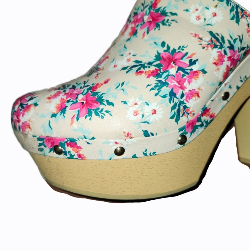 Report | White Floral Platform Clogs - Picture 4 of 5